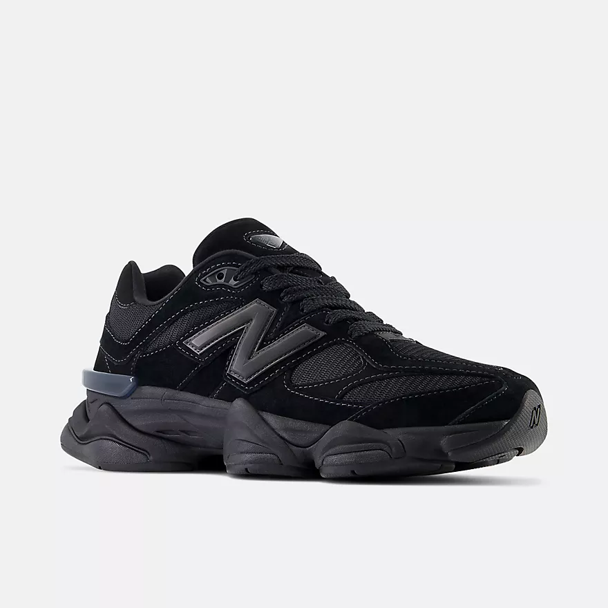 New Balance Black Sneaker