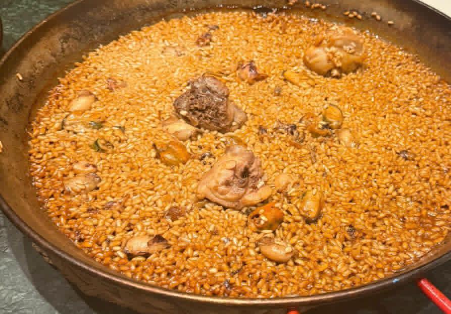 Arroz de marisco y carne