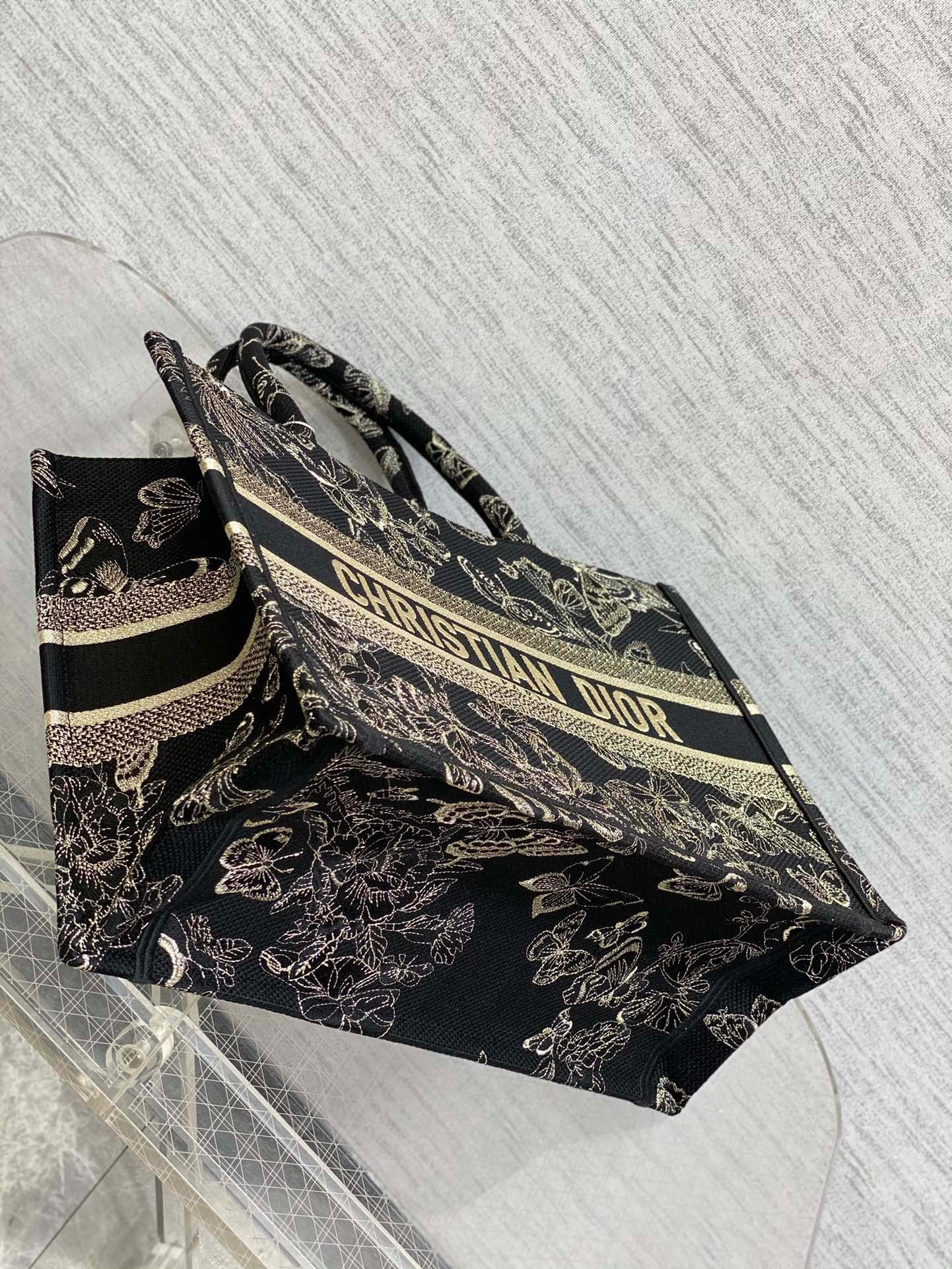 디올 북 토트 버터플라이