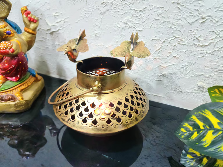 Decorative Multicolourr handi tea light 7*7