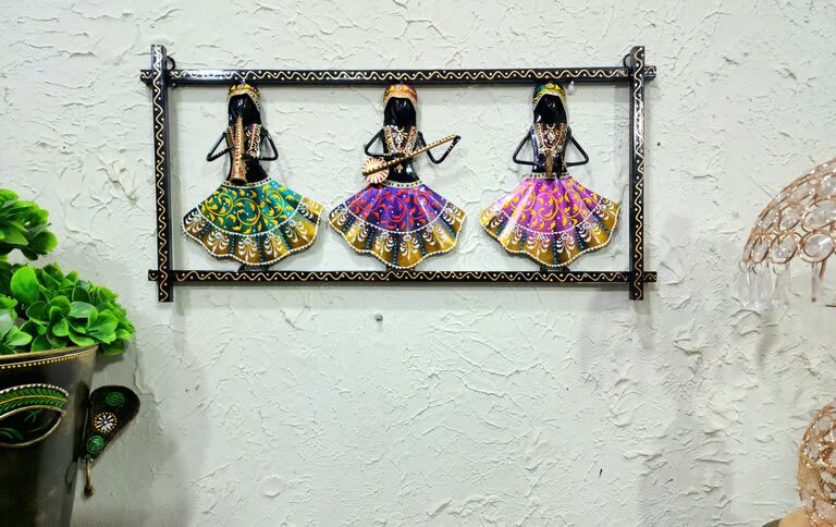 Decorative 3 lady Farm horizontal Multicolour Iron Wall Art