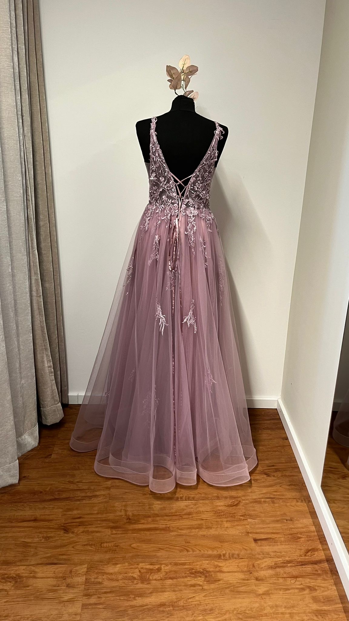 Abendkleid in Flieder