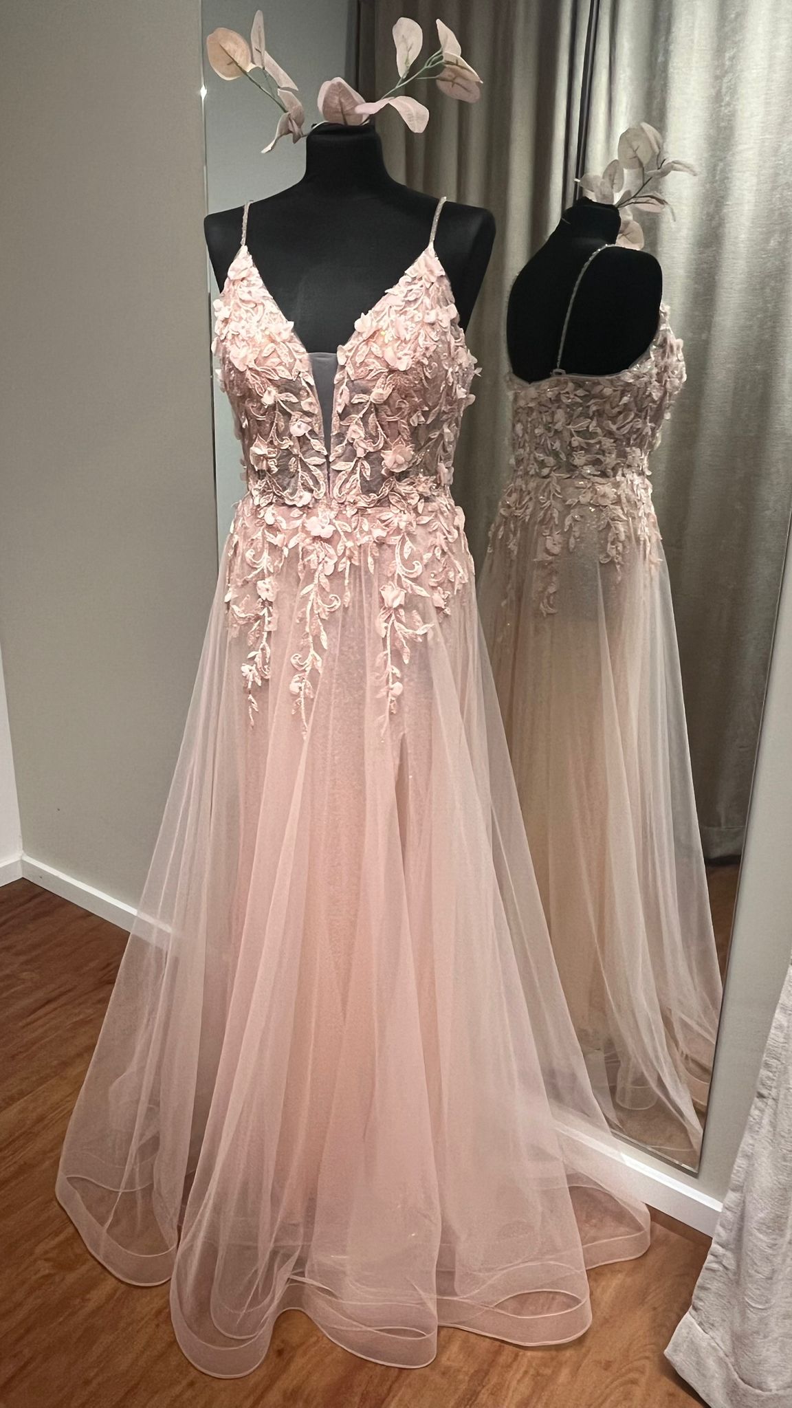 Abendkleid in rosa mit 3D-Blumen