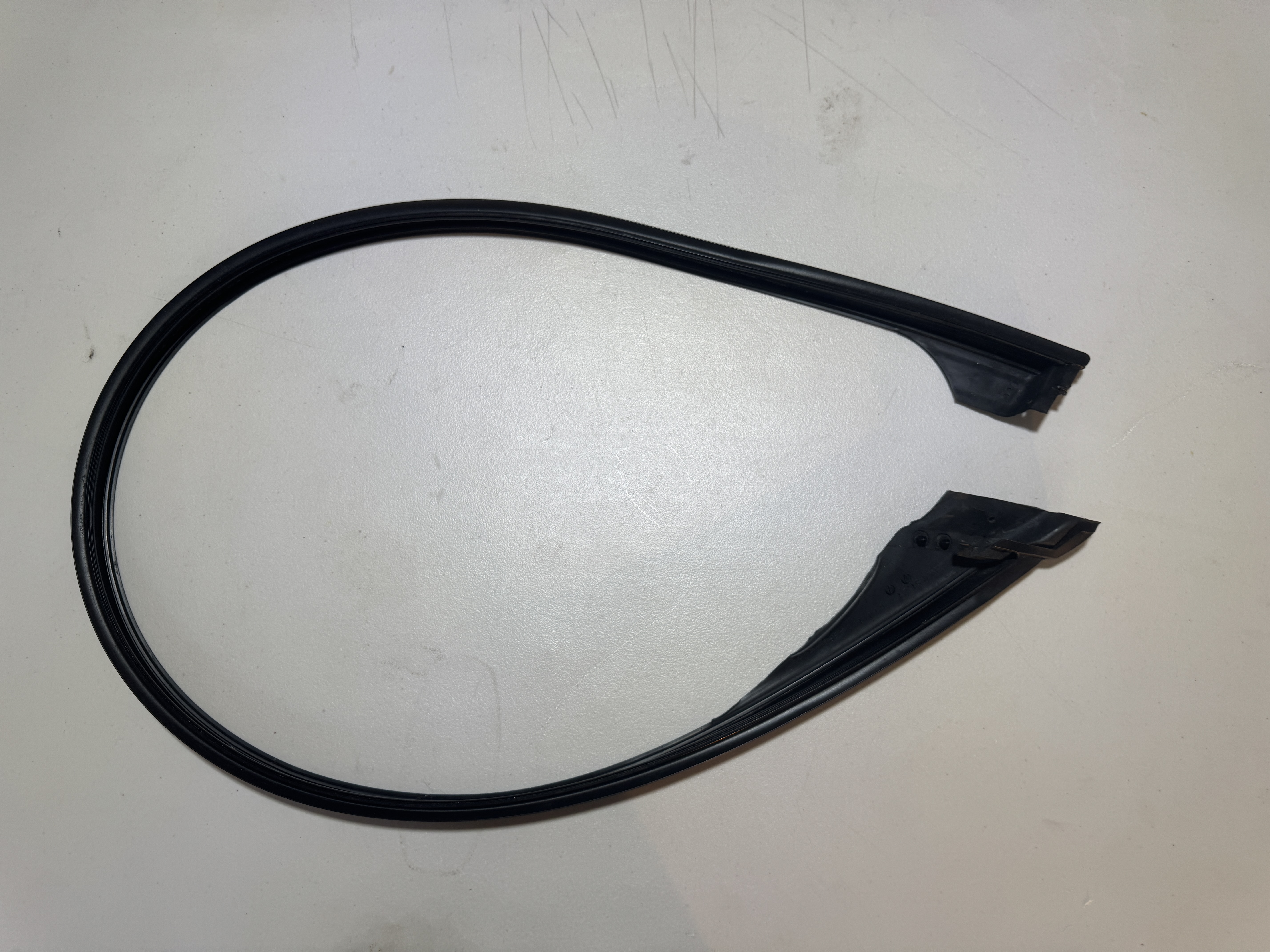 51-21-0-402-745 Front left seal between door and frame
