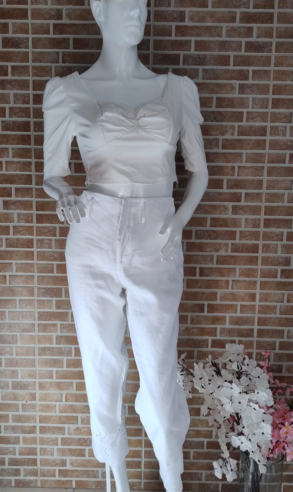 Pantalon blanco tipo Capri