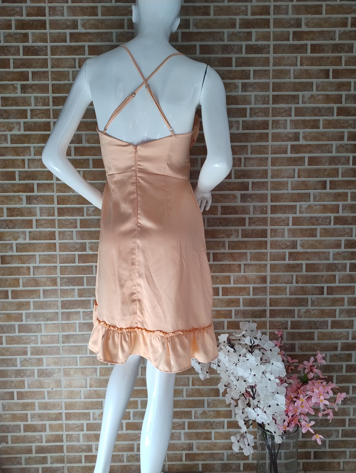 Vestido satinado color durazno