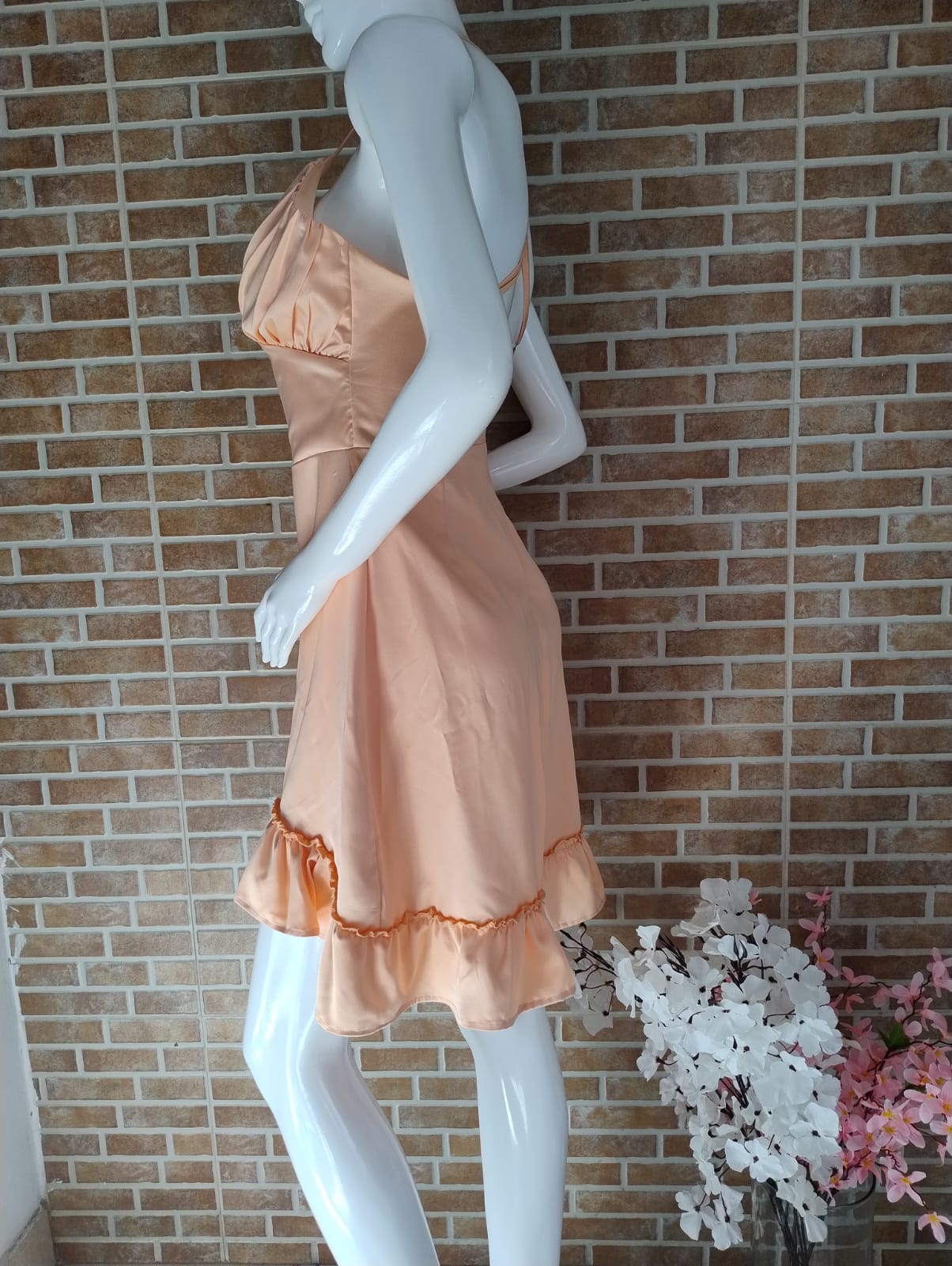 Vestido satinado color durazno