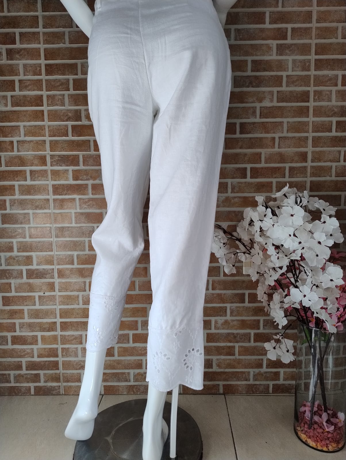 Pantalon blanco tipo Capri