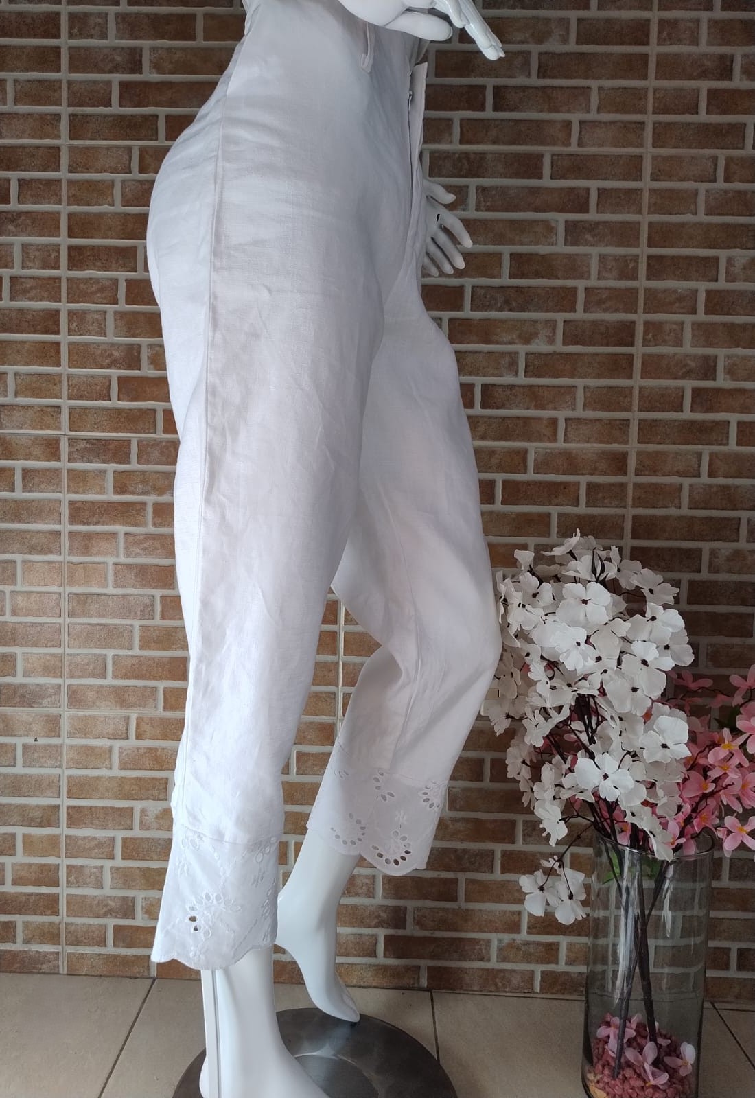 Pantalon blanco tipo Capri