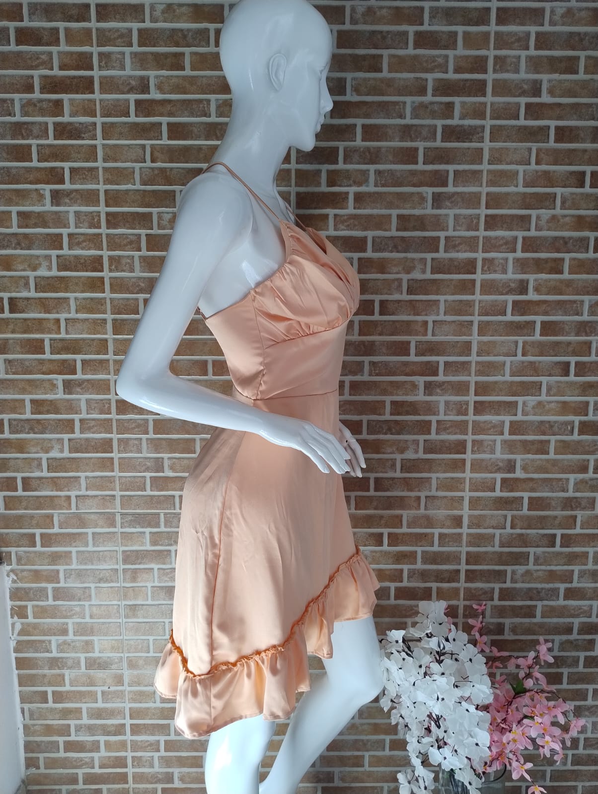 Vestido satinado color durazno