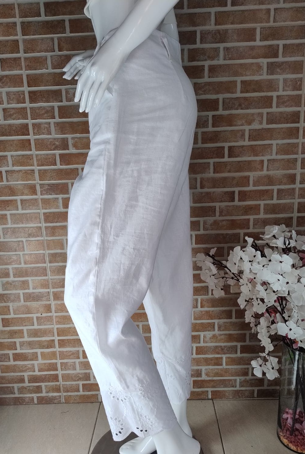 Pantalon blanco tipo Capri