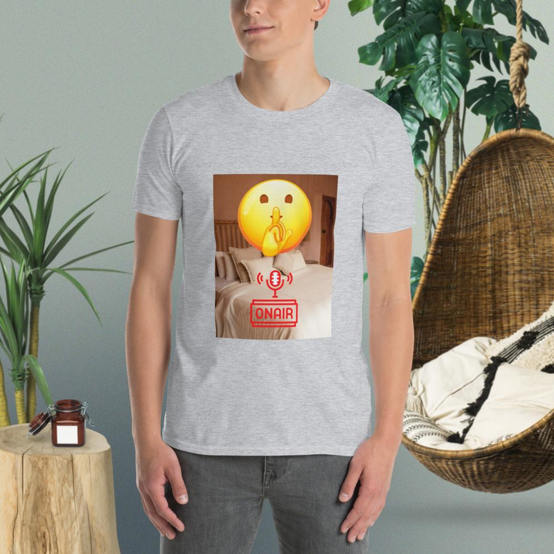 Camiseta unissex de manga curta - Silêncio - NO AR - no quarto