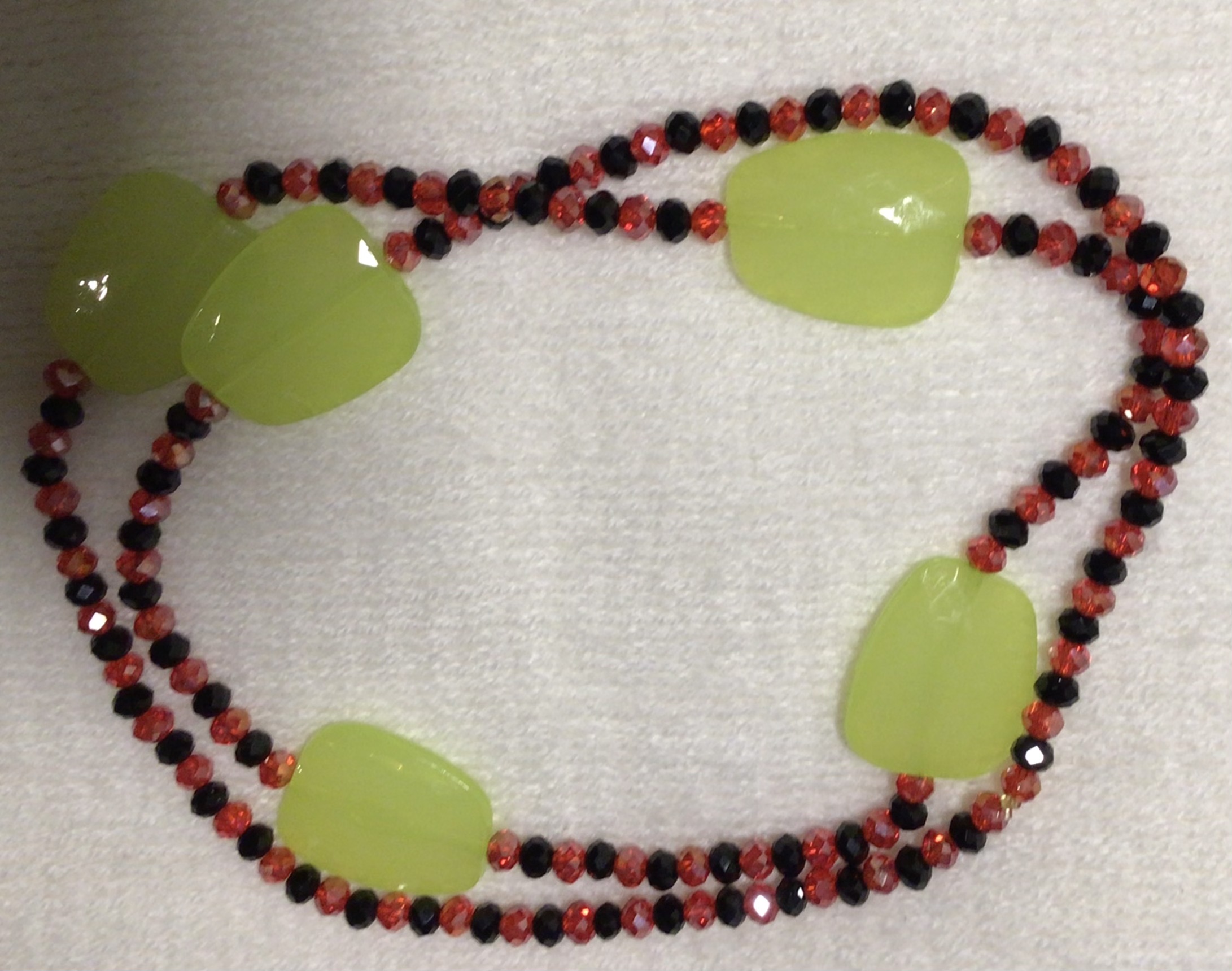 Green Gemstone andred black Beaded Necklace