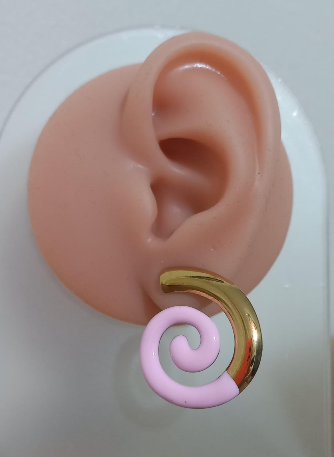 Aretes de Caracol Esmaltado Fucsia