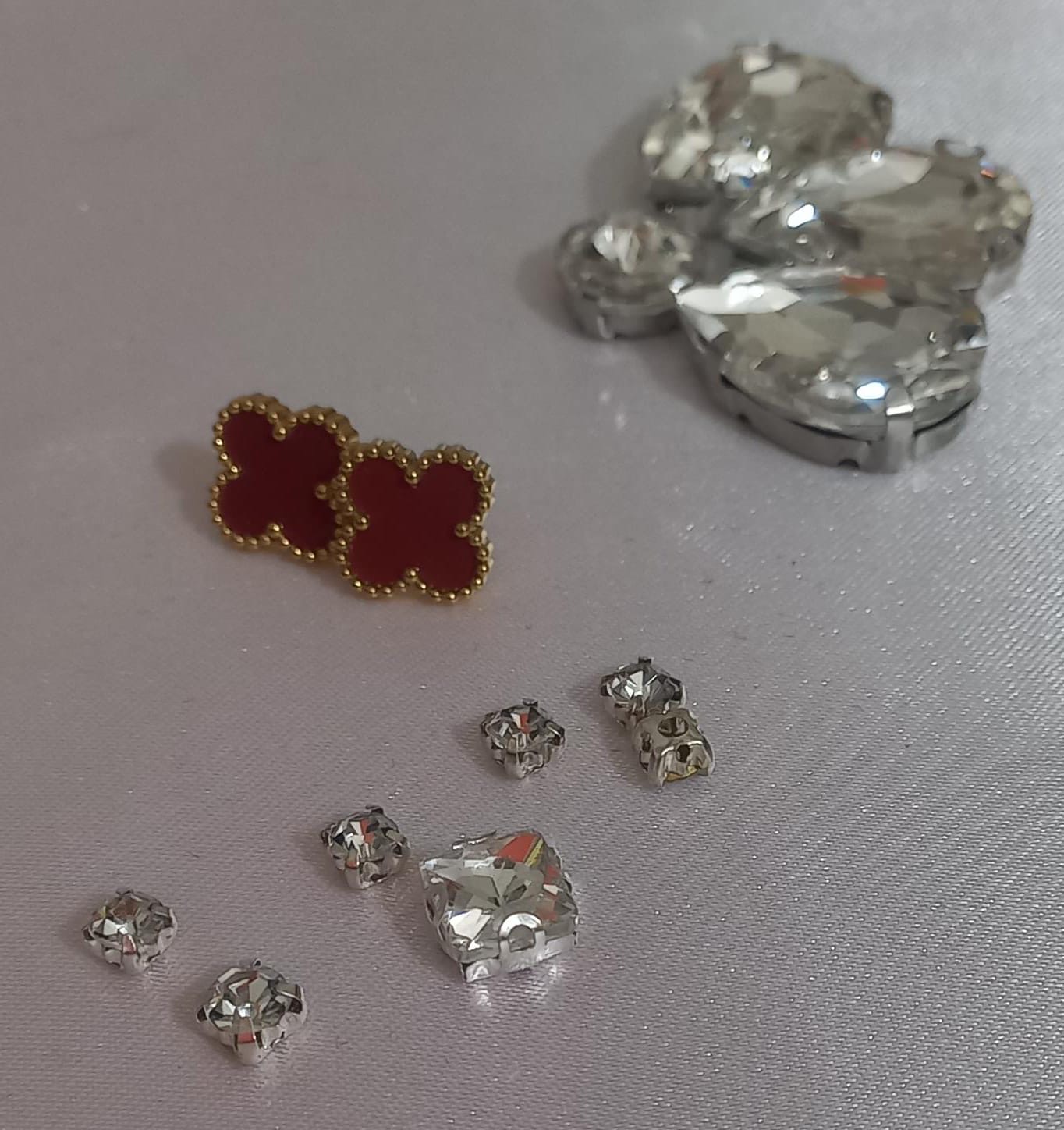 Aretes de Van Cleef Rojo