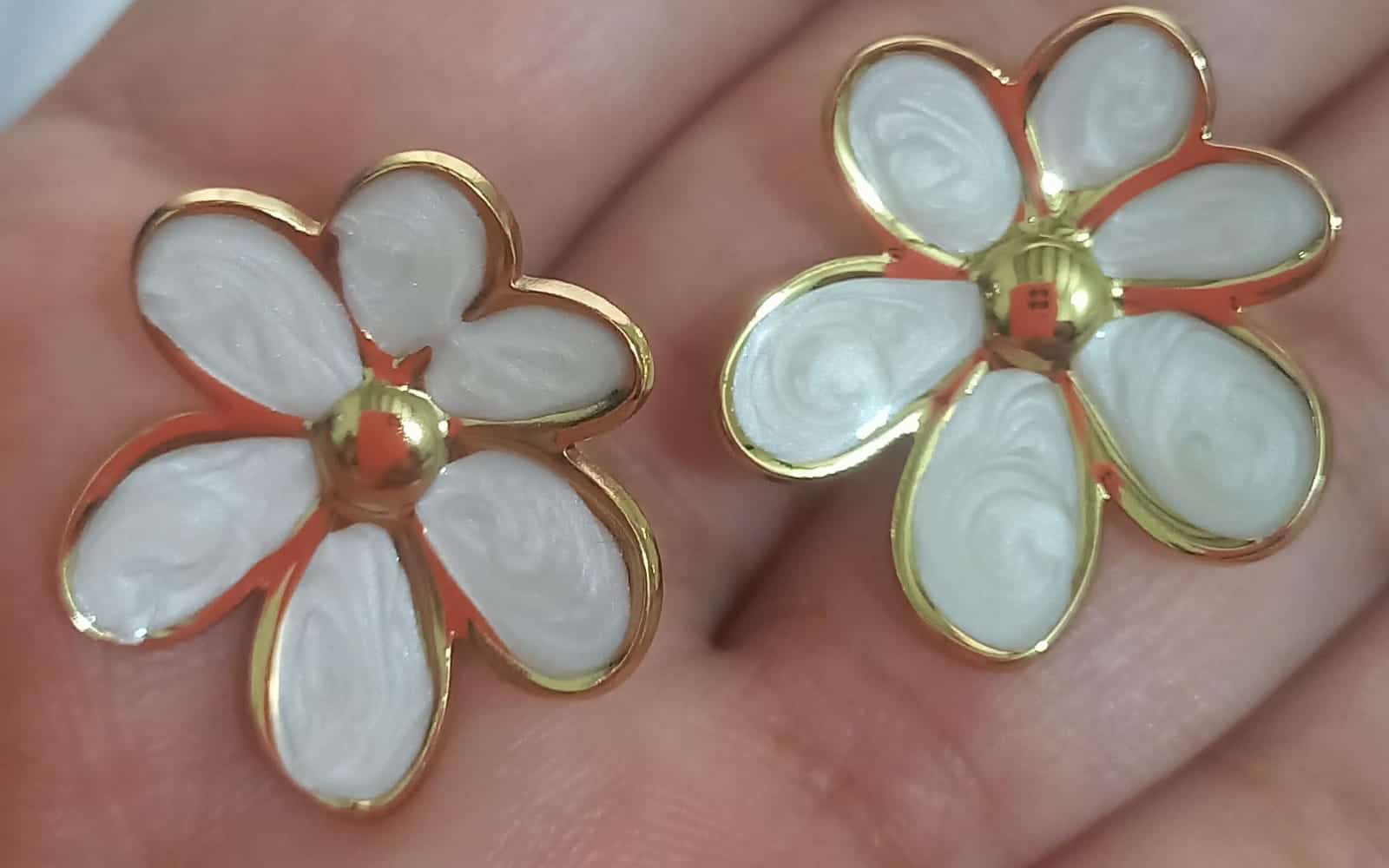 Aretes de Flor Blanca