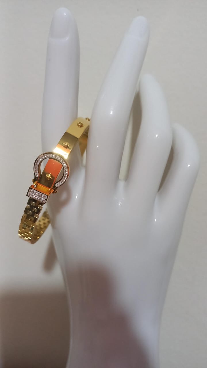 Brazalete de Hebilla con Circones Blancos