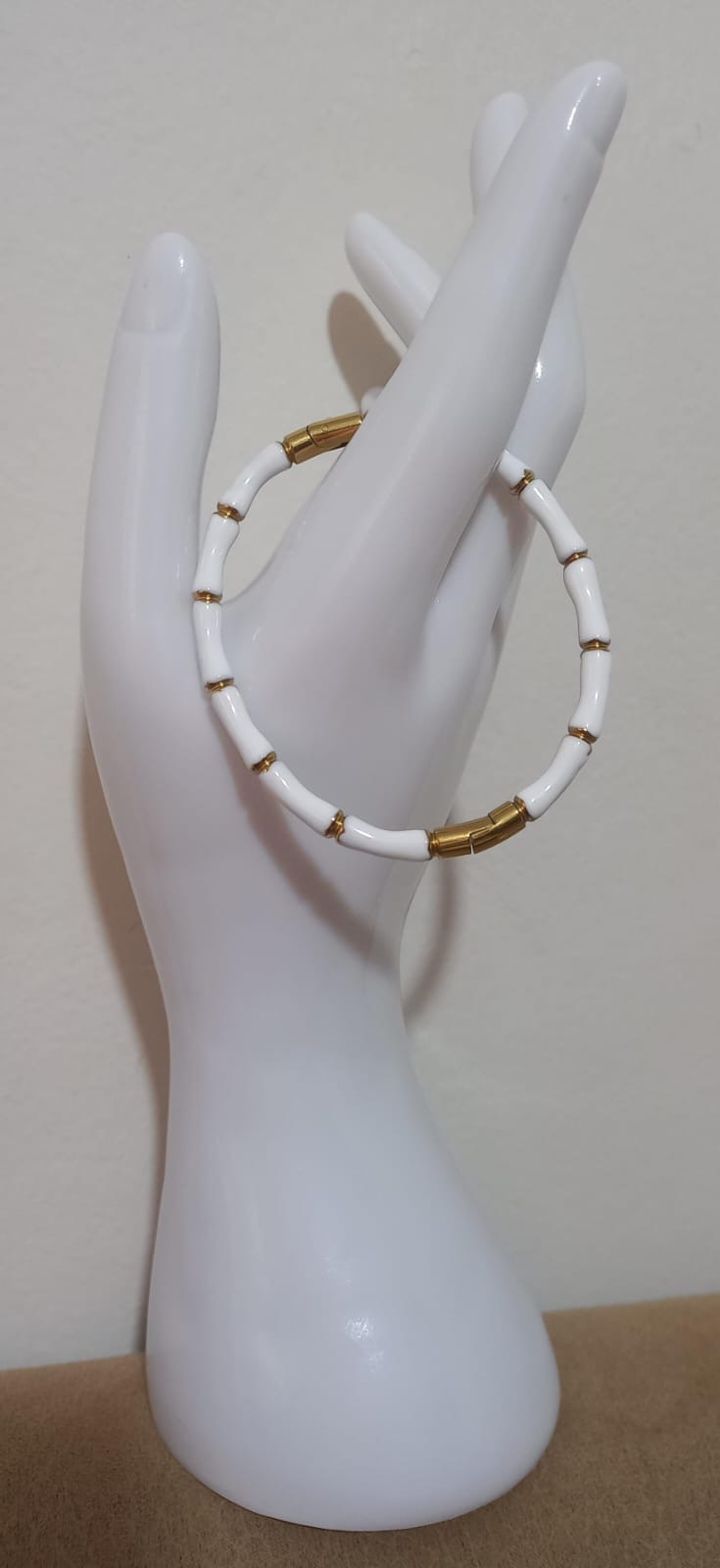 Brazalete Tipo Bambu Esmaltado Dorado-Blanco