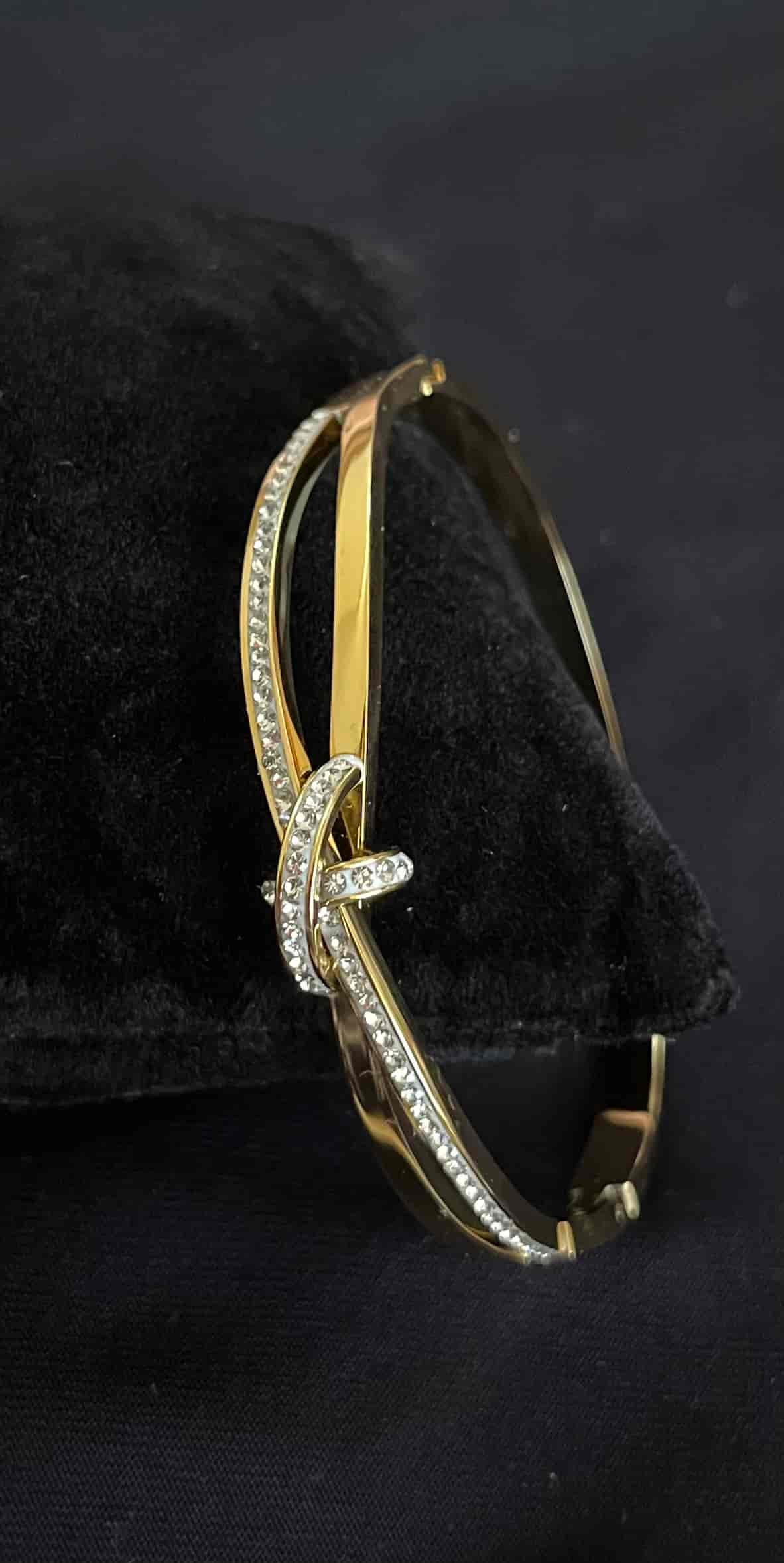 Brazalete de Circones Blancos Moño