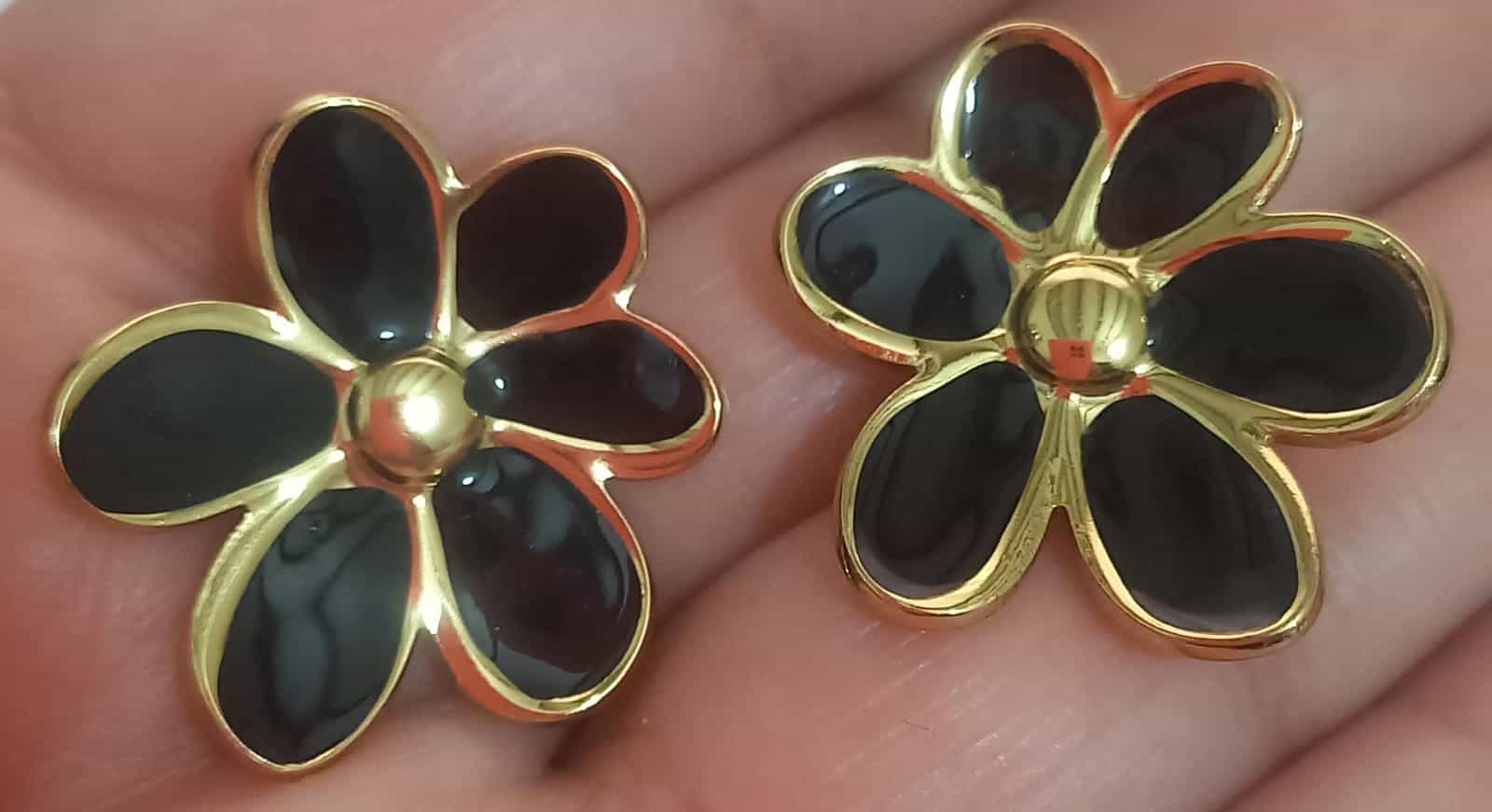 Aretes de Flor Negra