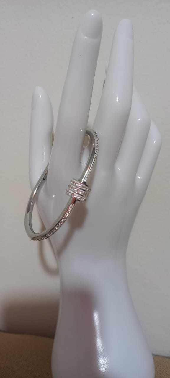 Brazalete de Circones Blancos Barril Tres Lineas Plateado