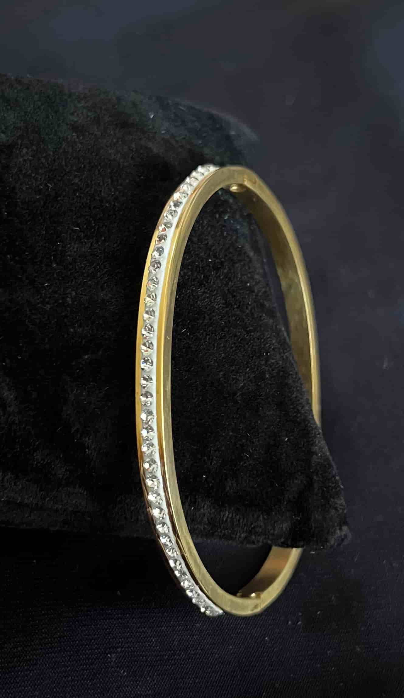 Brazalete de Circones Blancos Una Linea