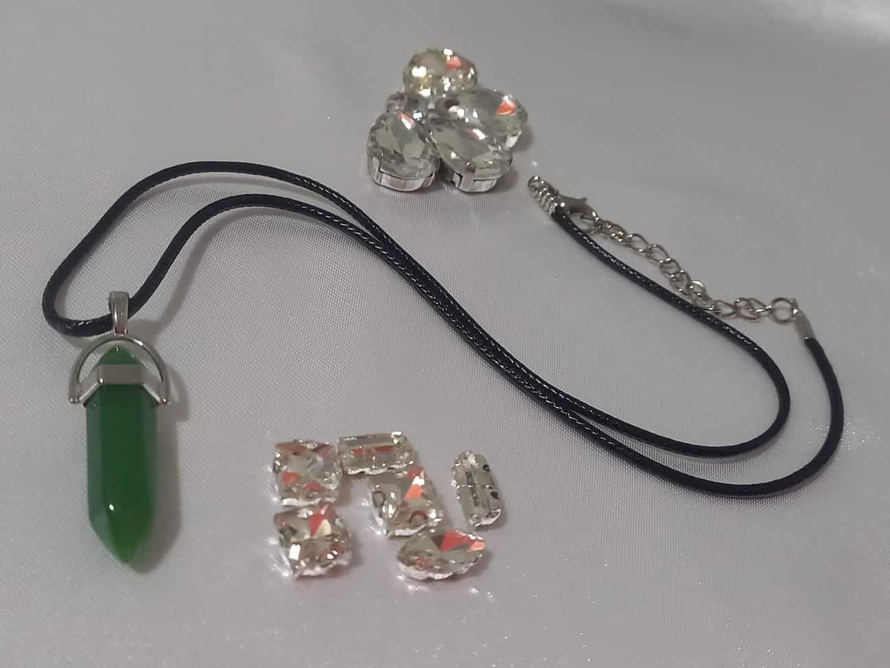 Cadena de Cordón con Cristal Verde Oscuro