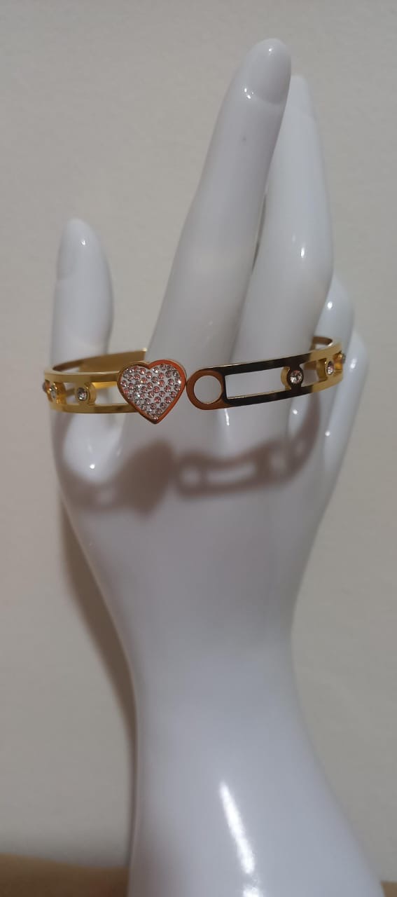 Brazalete de Corazon con Circones Blancos