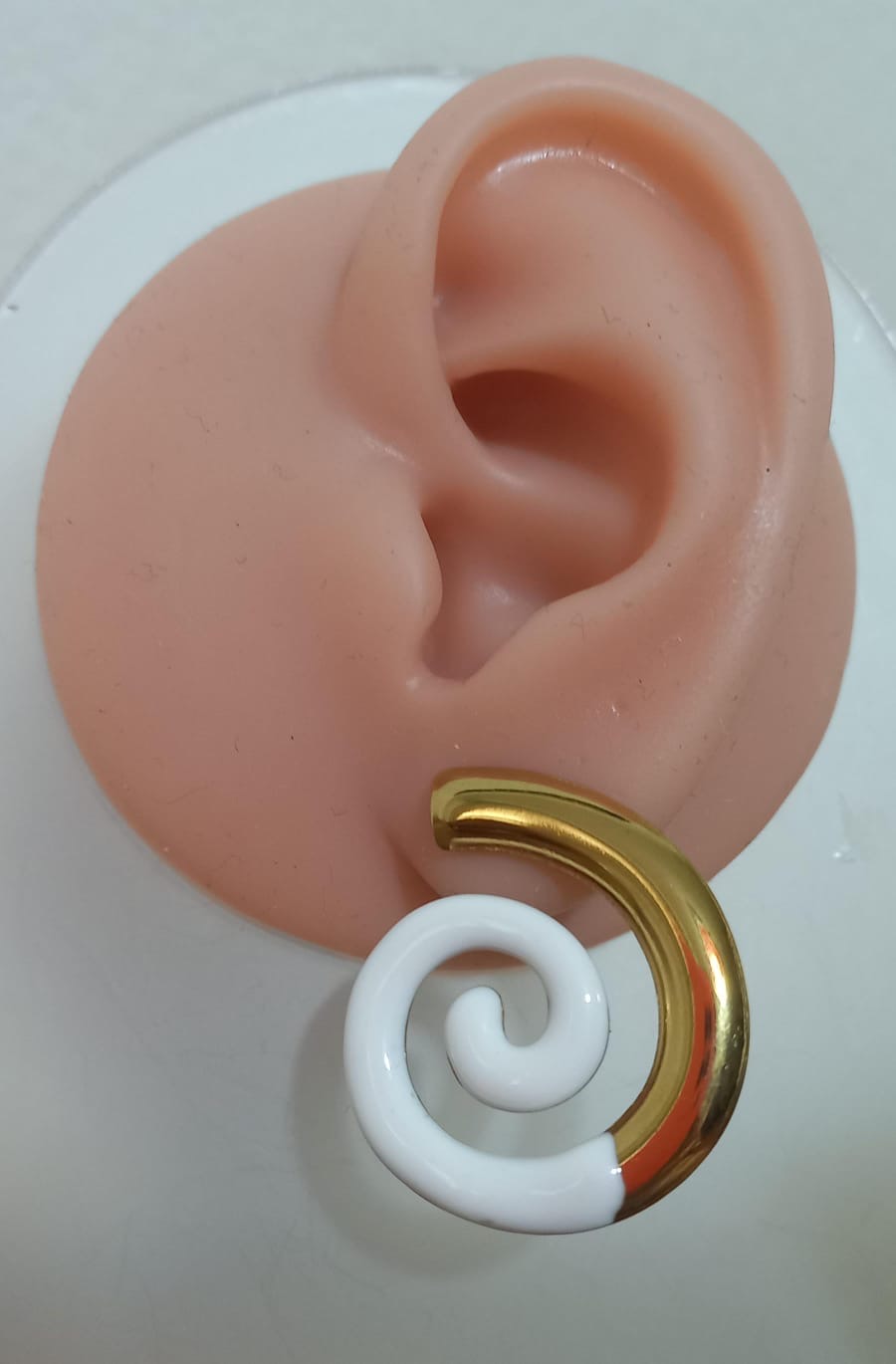 Aretes de Caracol Esmaltado Blanco