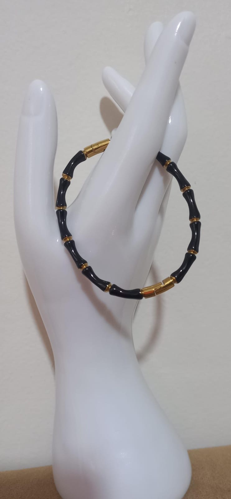 Brazalete Tipo Bambu Esmaltado Dorado-Negro