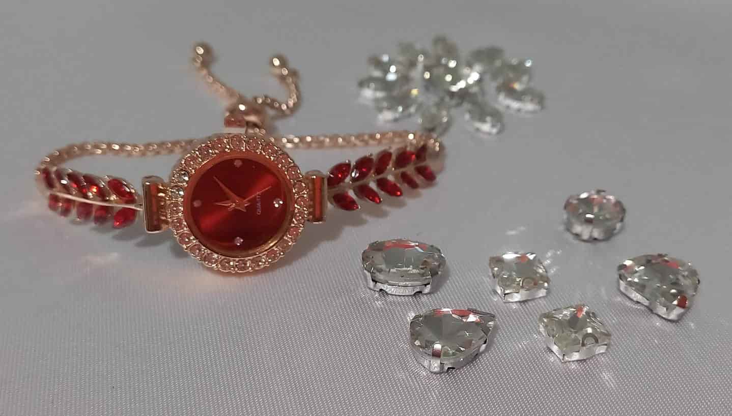 Reloj Hojas Rojo Dorado