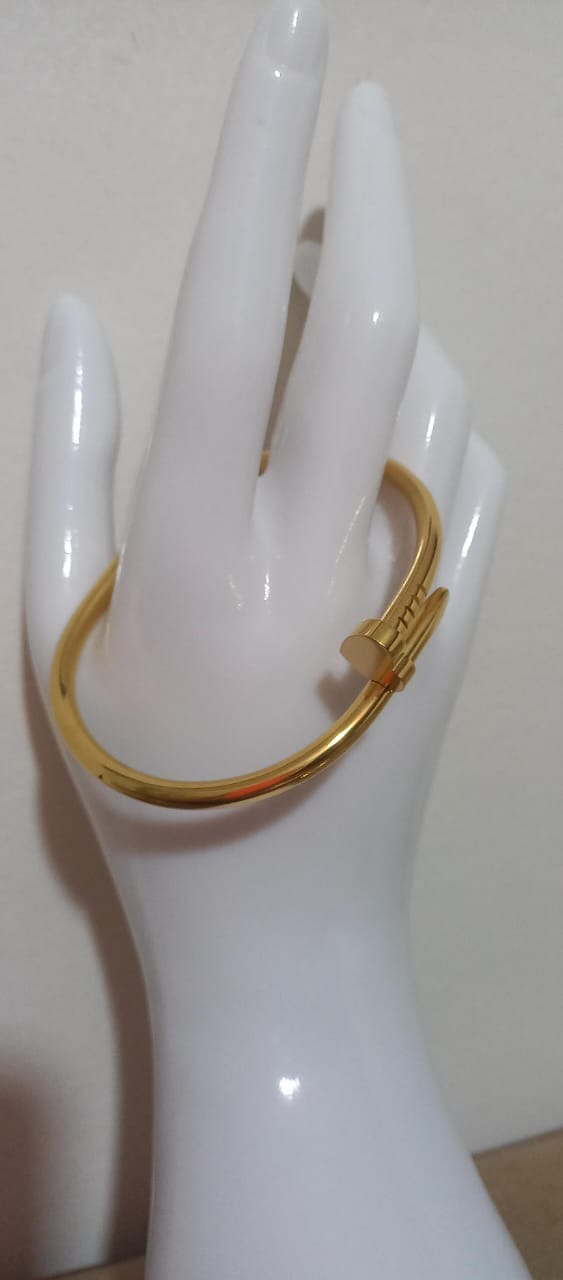 Brazalete Clavo Corazon Dorado