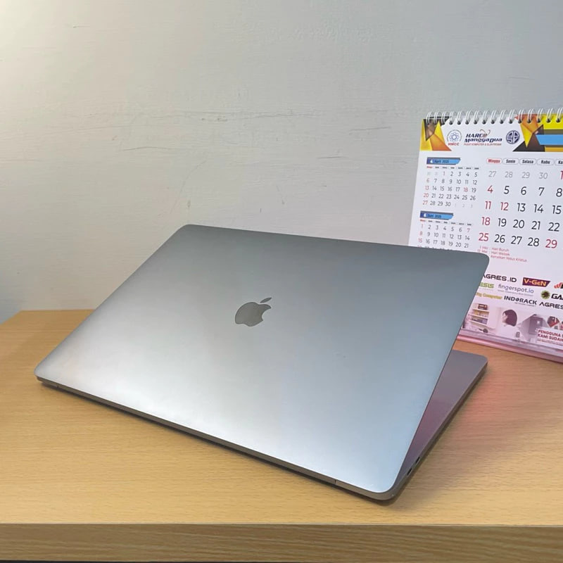 MACBOOK PRO 2017 RETINA 15 INCH CORE i7 RAM16 GB SSD 1TB MULUS ORIGINAL