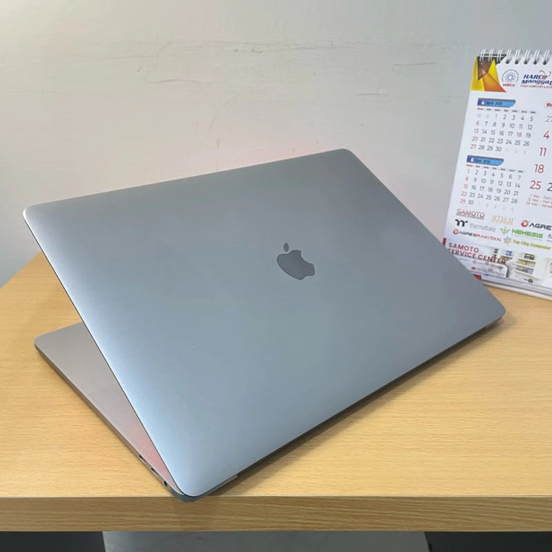 MACBOOK PRO 2017 RETINA 15 INCH CORE i7 RAM16 GB SSD 1TB MULUS ORIGINAL