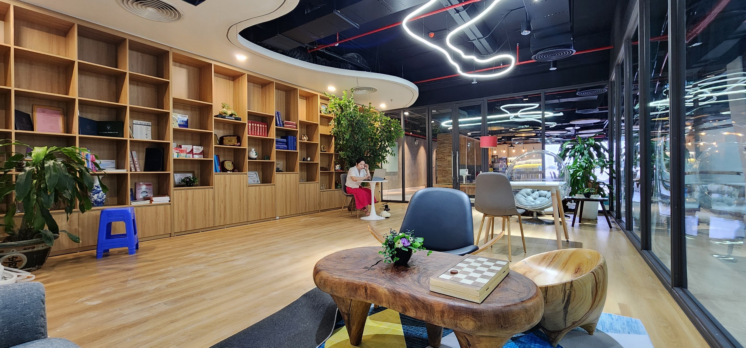 VAN PHÒNG TRÚC LAM