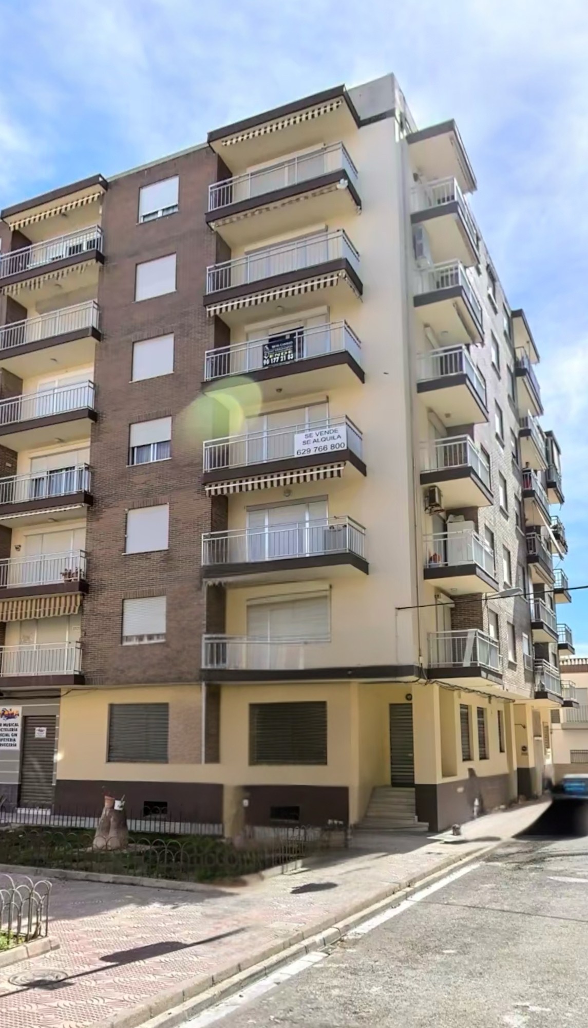 Beachfront Property on Avenida Roger de Llúria