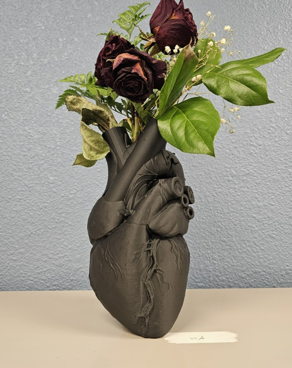 The Anatomical Heart Vase – A Pulse of Dark Elegance