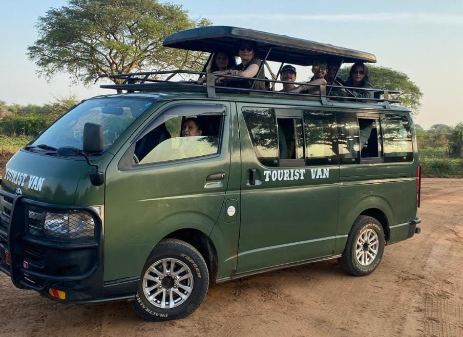 Green Tourist Van (FOR HIRE)