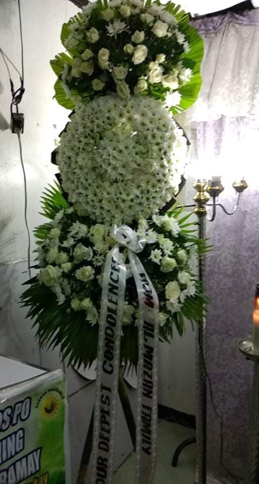 Funeral Wreath of Round white