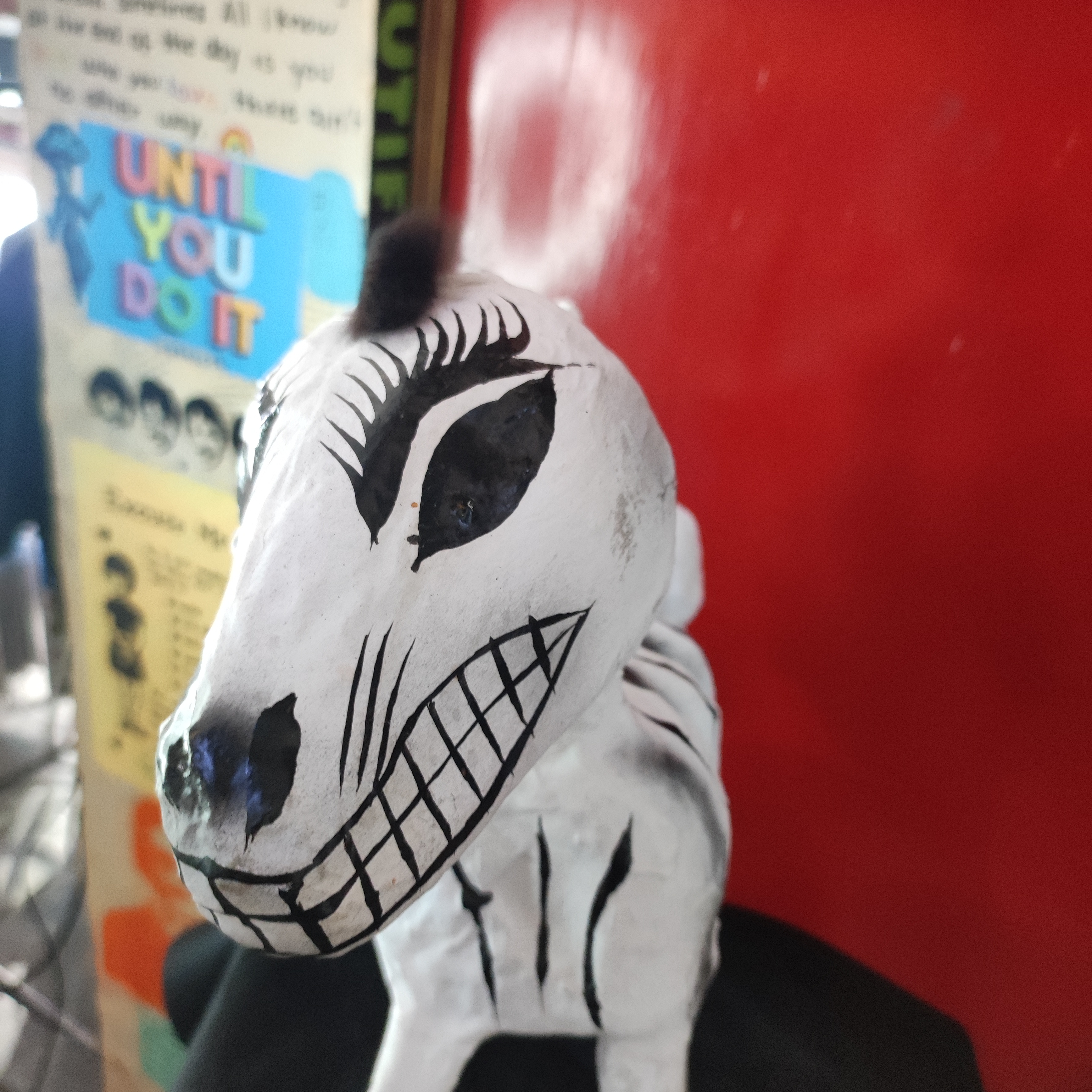 Esqueleto de perrito con pelo