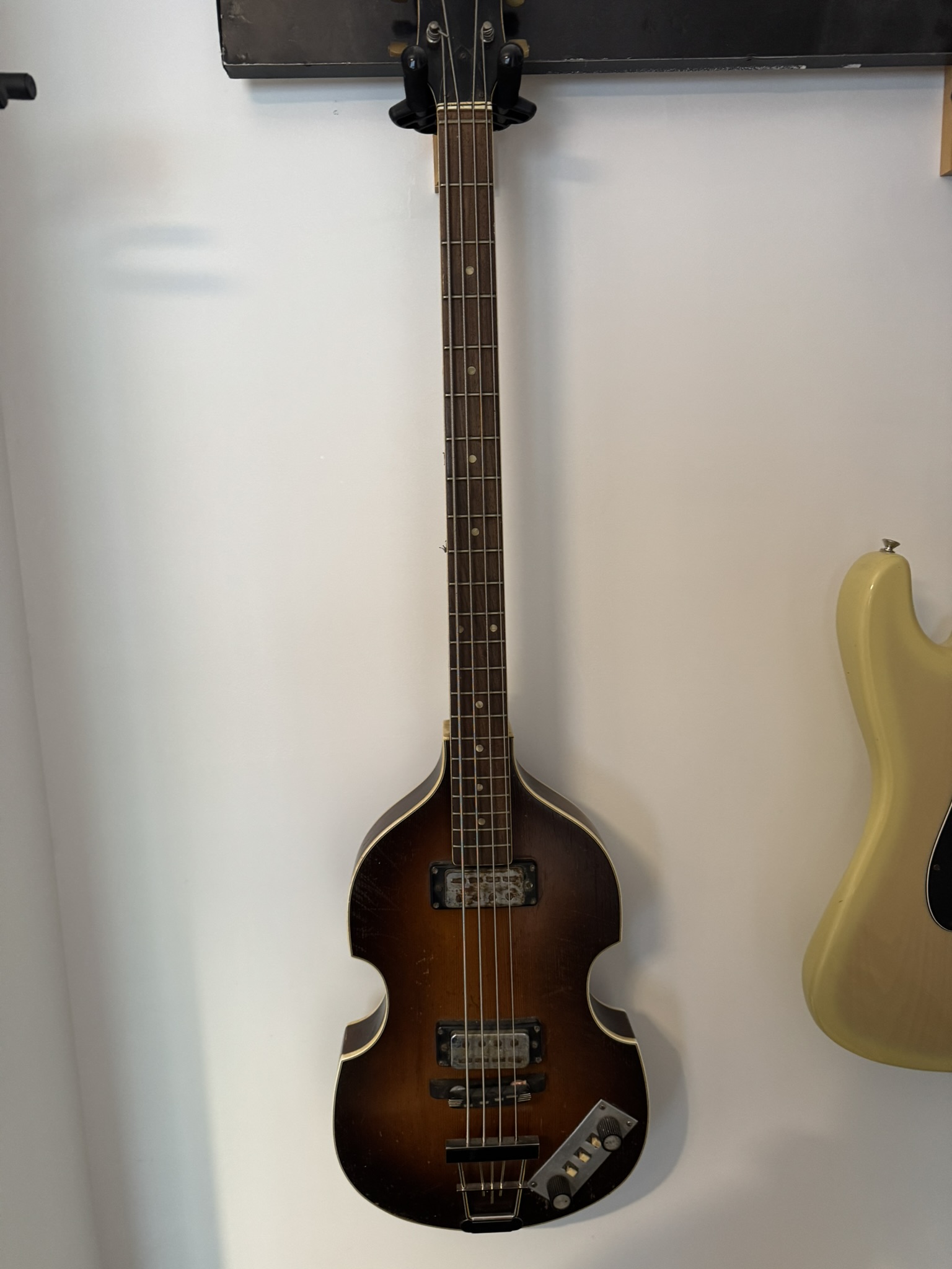 Vintage 500/1 Hofner Violin Bass Guitar