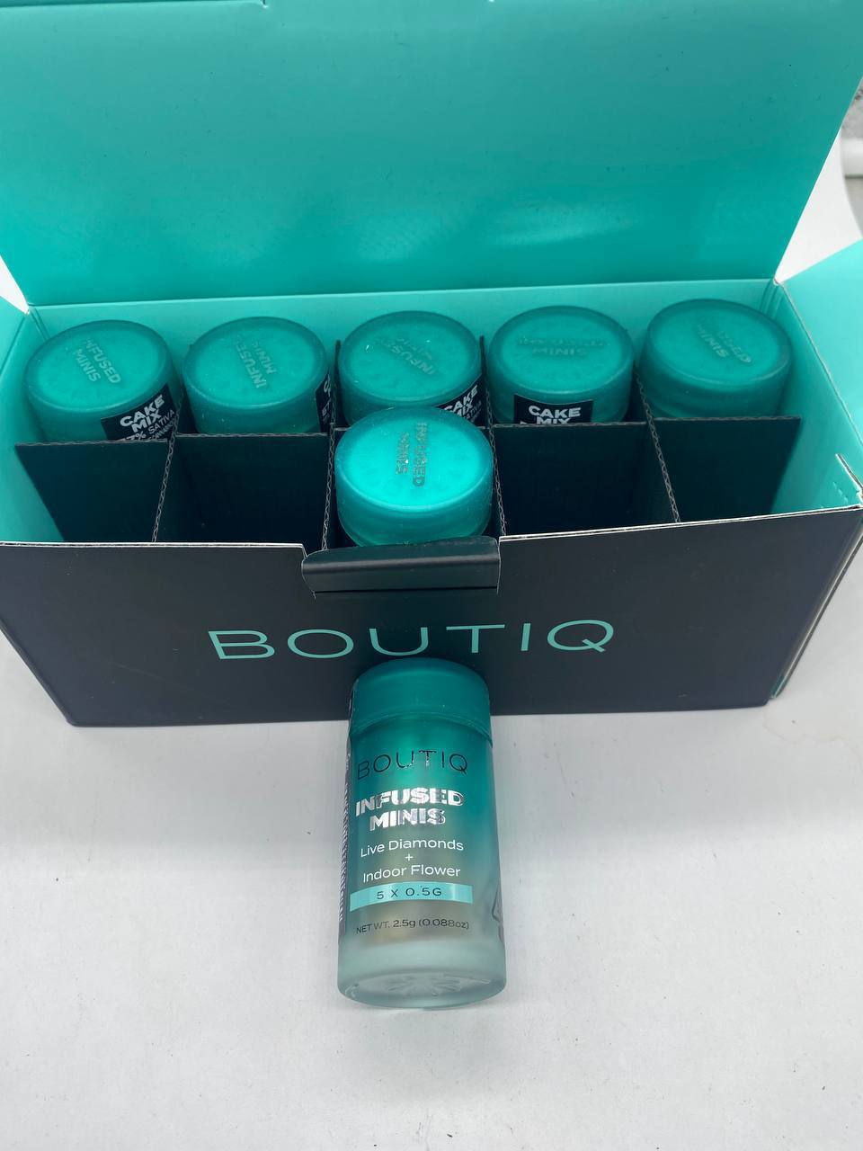 Boutiq Pre Roll Infused Minis – Live Resin + Indoor Flowers (Premium 5-Pack)