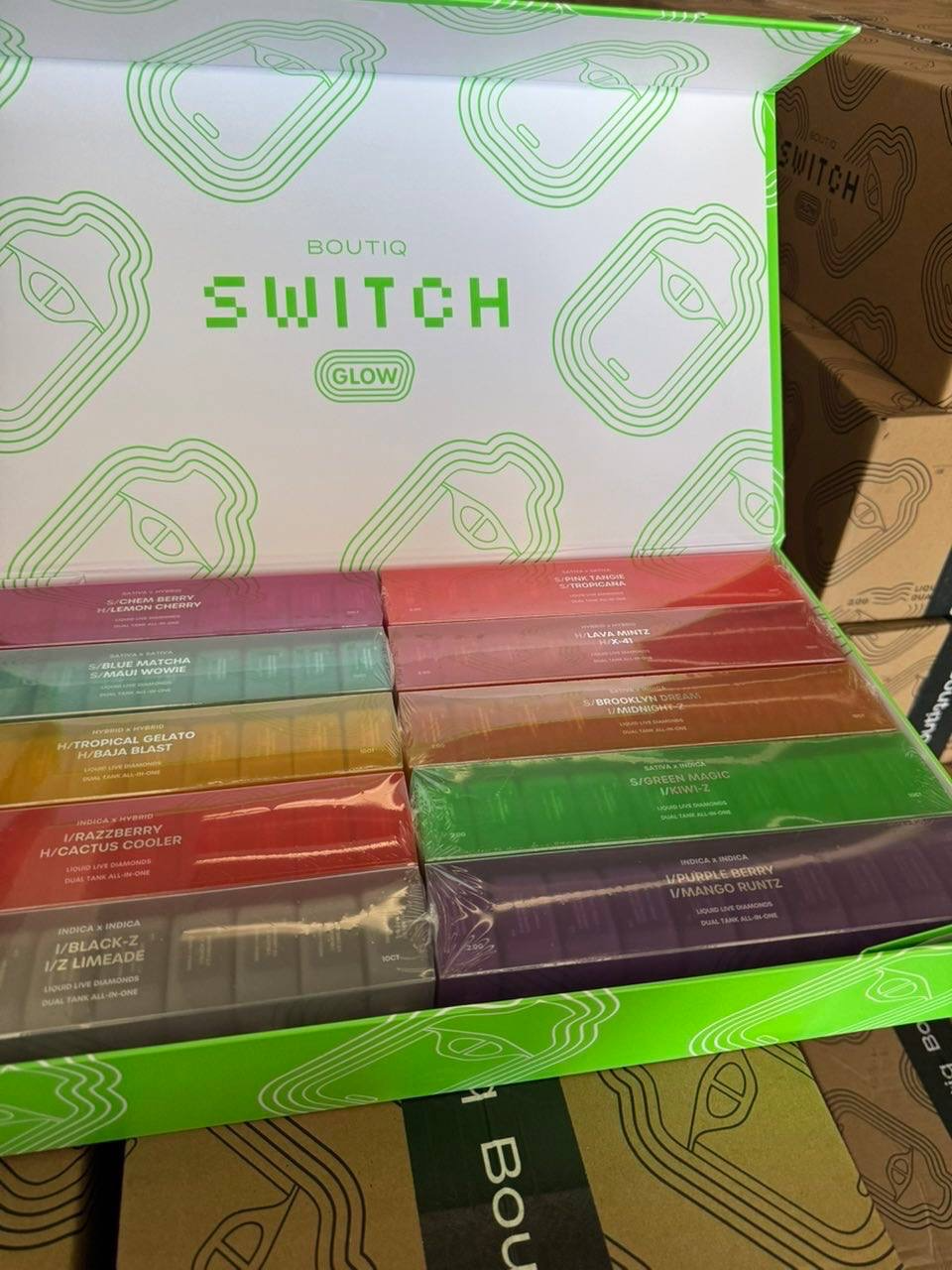 New Boutiq Switch Disposable V4 Glow – 2g Liquid Live Diamonds | Rechargeable Vape