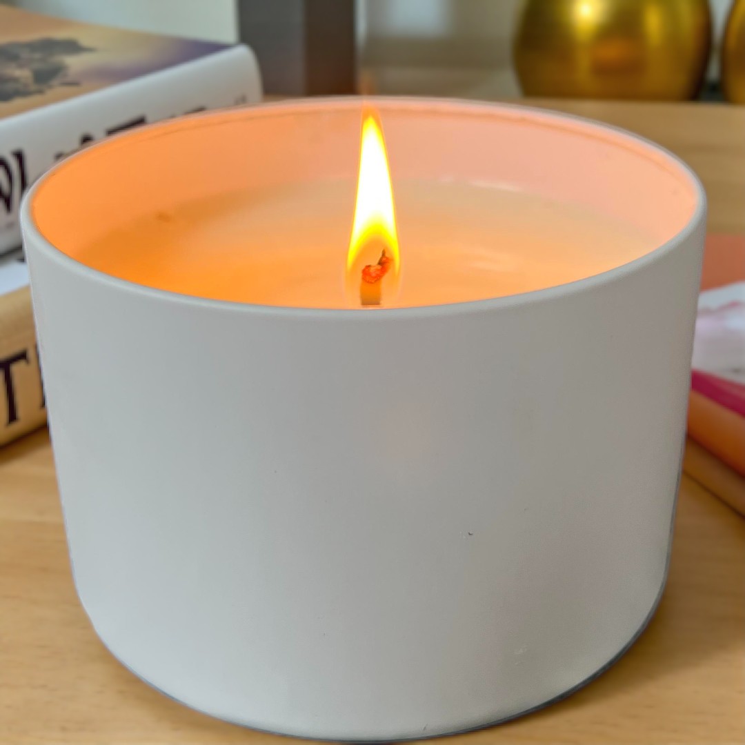 Mate Black and Ivory White Luxury Candle