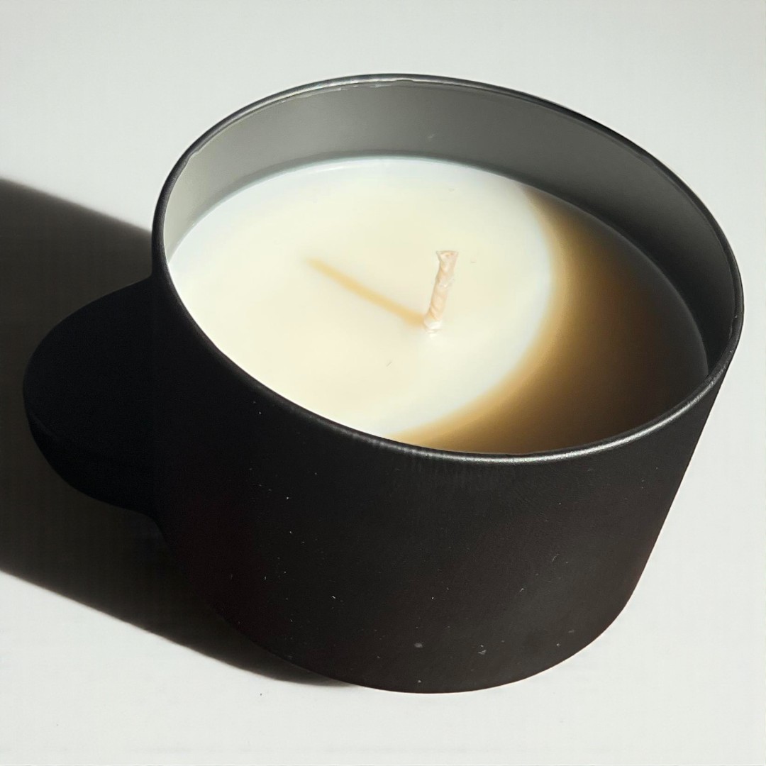 Mate Black and Ivory White Luxury Candle