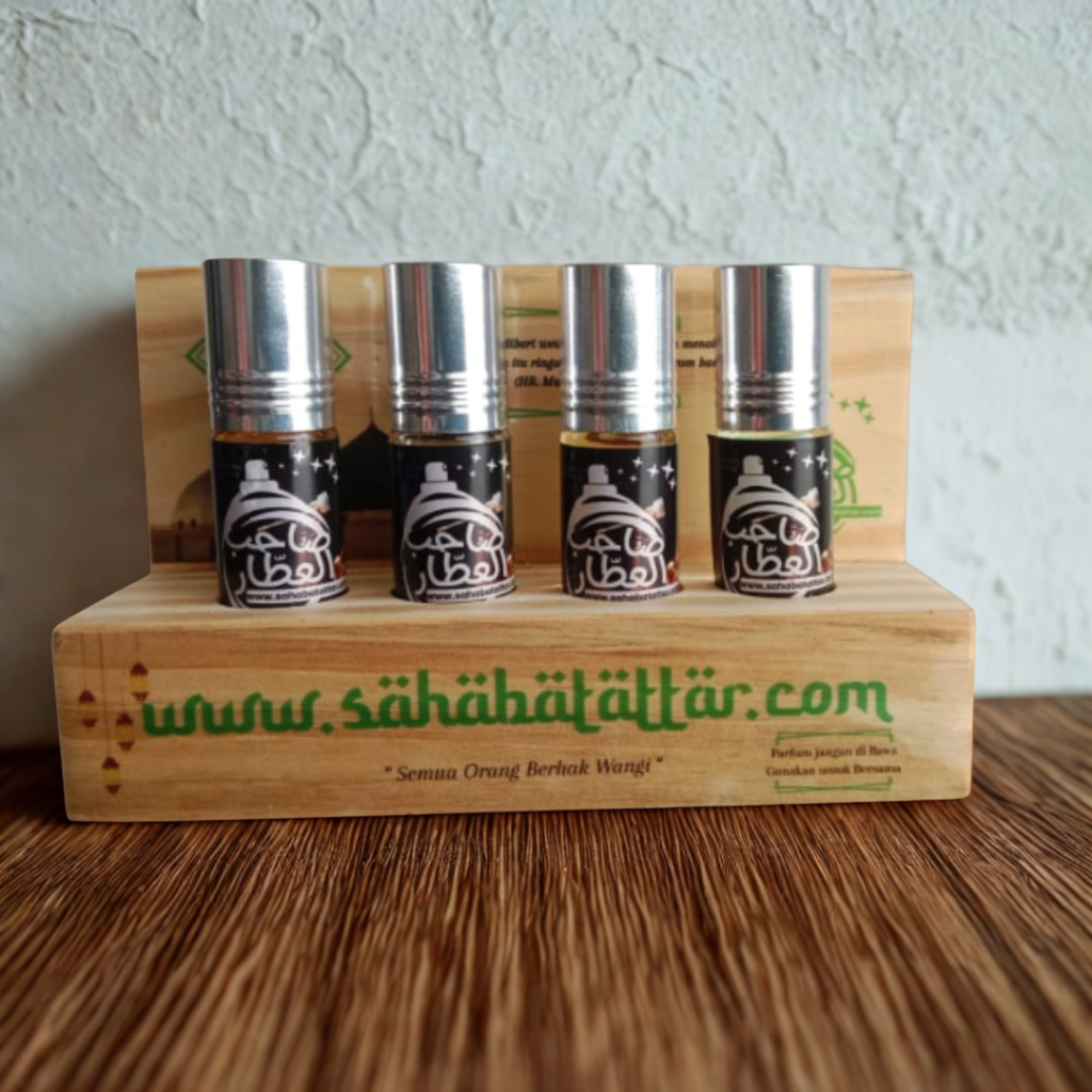 Paket Amaliah Parfum Oud & Kasturi 4 Botol dengan Display Kayu Premium untuk Masjid, Musholah & Majelis