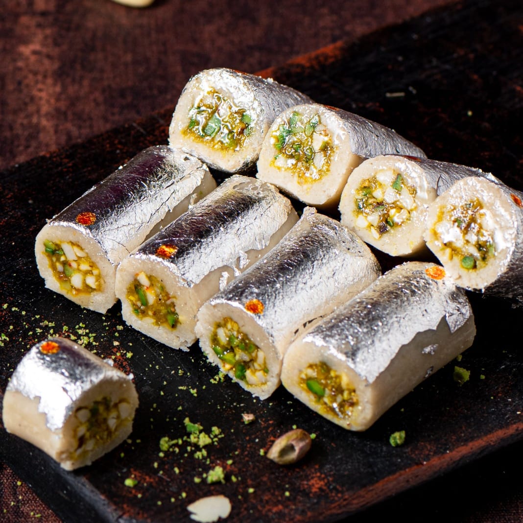 Kaju Pista Rolls