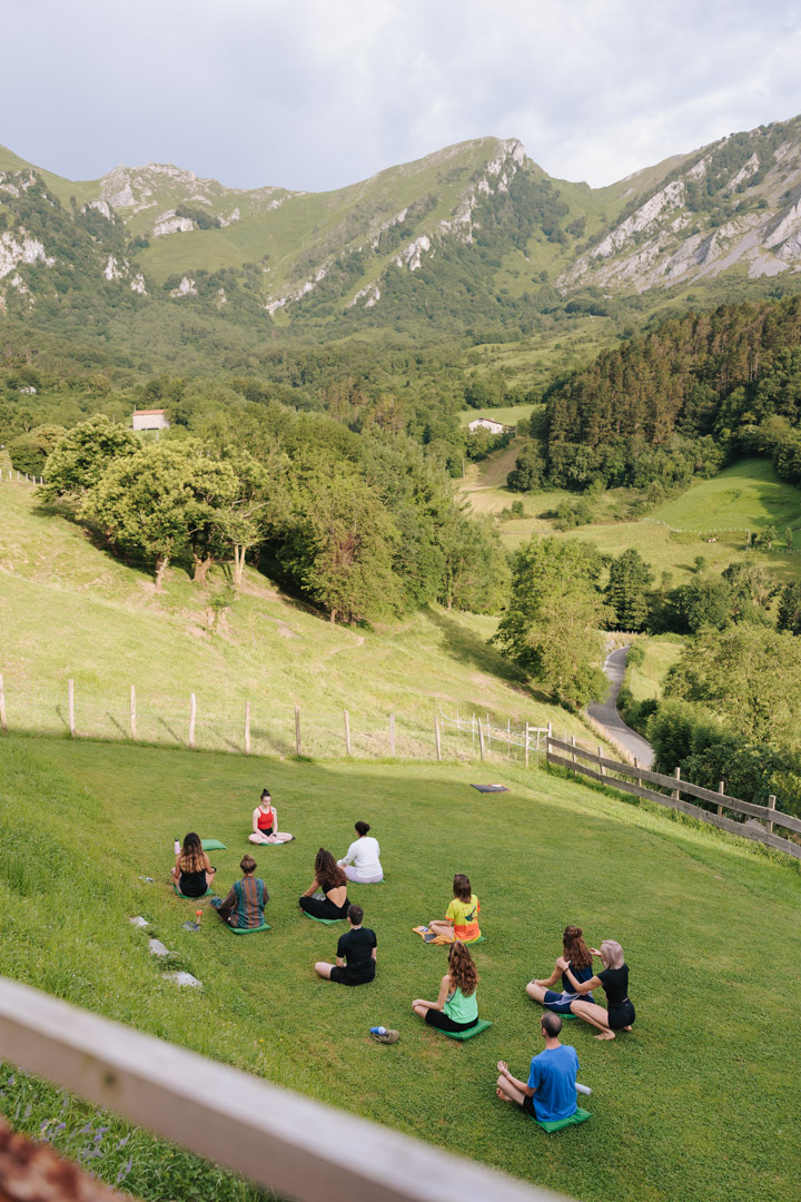 🌿 Retiro de Yoga en Navarra, 17-19 de octubre de 2025.