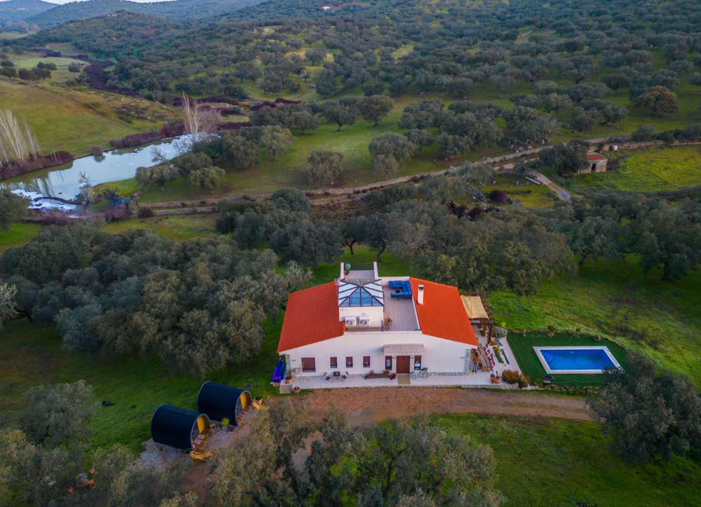 🌿 Retiro de Yoga Aéreo en la Sierra del Recio, 24-26 de abril de 2026. 