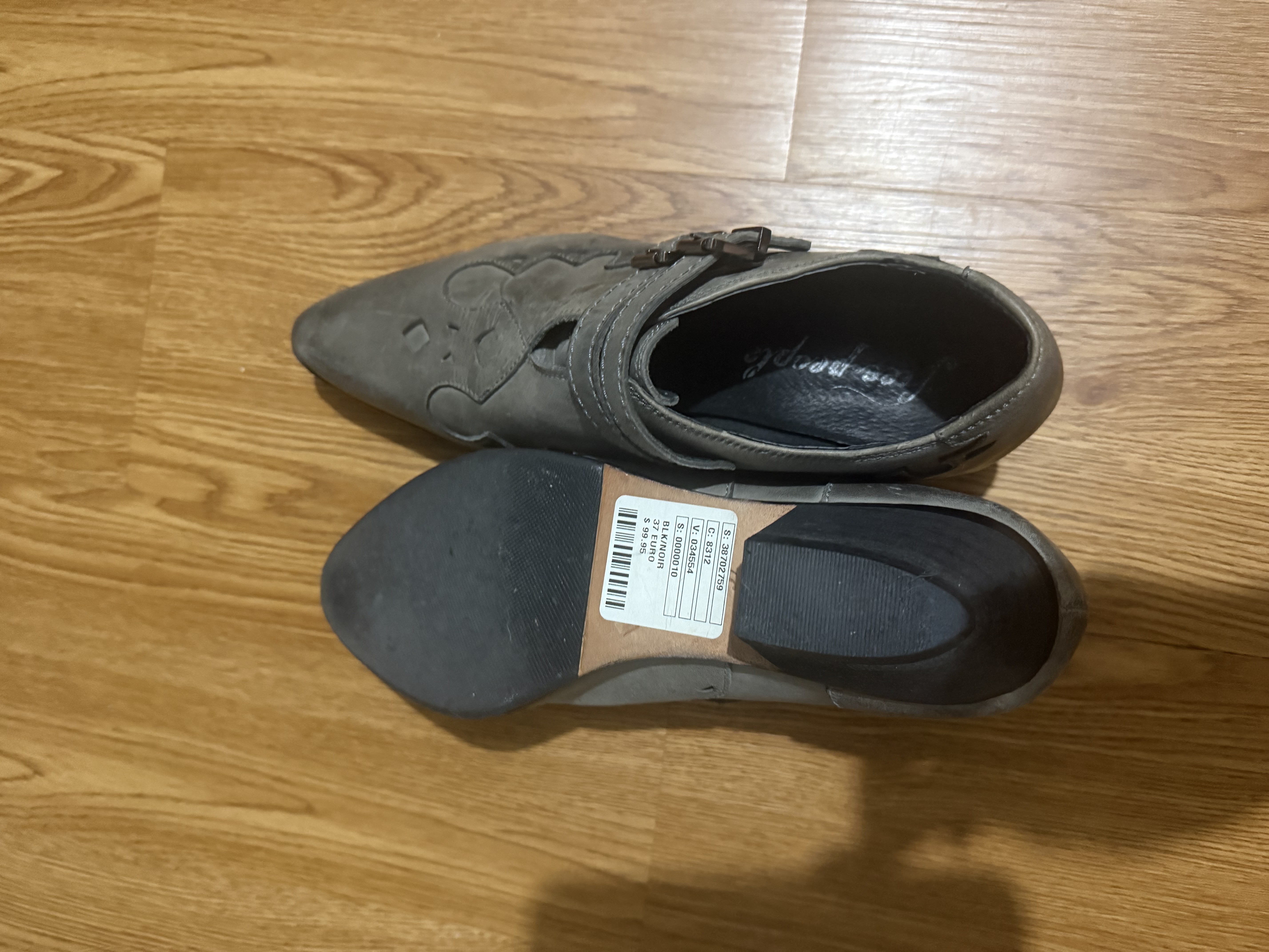 Women's pointed-toe heeled shoes